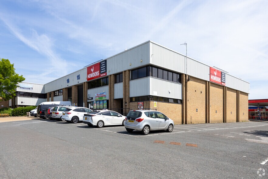 Fleming Way, Crawley for lease - Building Photo - Image 3 of 5