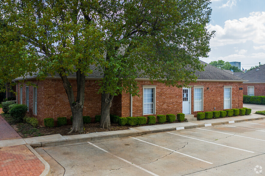 1012 NW Grand Blvd, Oklahoma City, OK for lease - Building Photo - Image 2 of 4