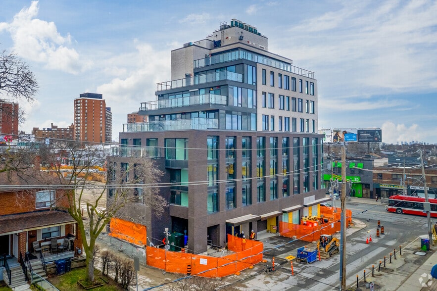 7 Fairbank Av W, Toronto, ON for lease - Building Photo - Image 2 of 4