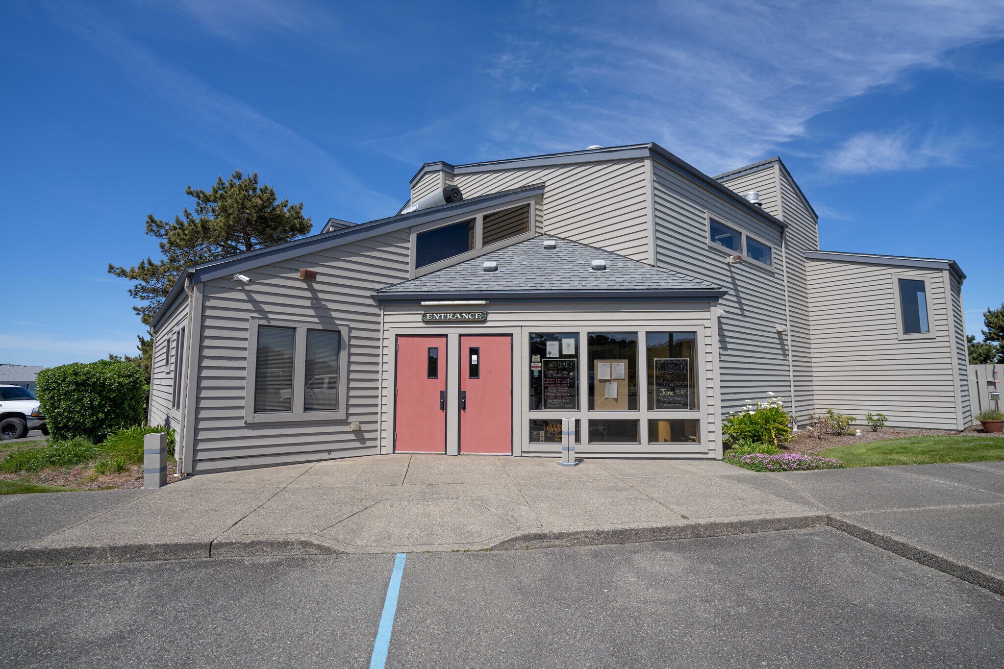 1695 Beach Loop Drive, Bandon, OR 97411 Lord Restaurant