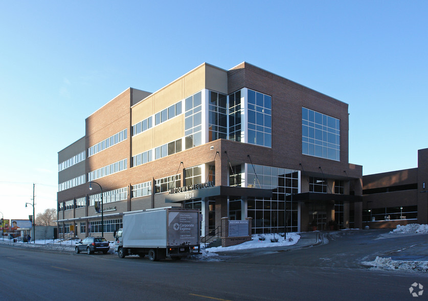 2828 Chicago Ave S, Minneapolis, MN for lease - Building Photo - Image 1 of 2