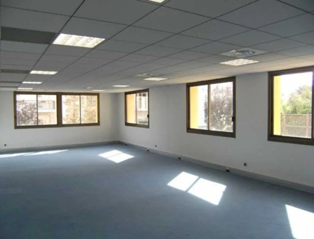 Office in La Garenne-Colombes for lease Interior Photo- Image 1 of 7