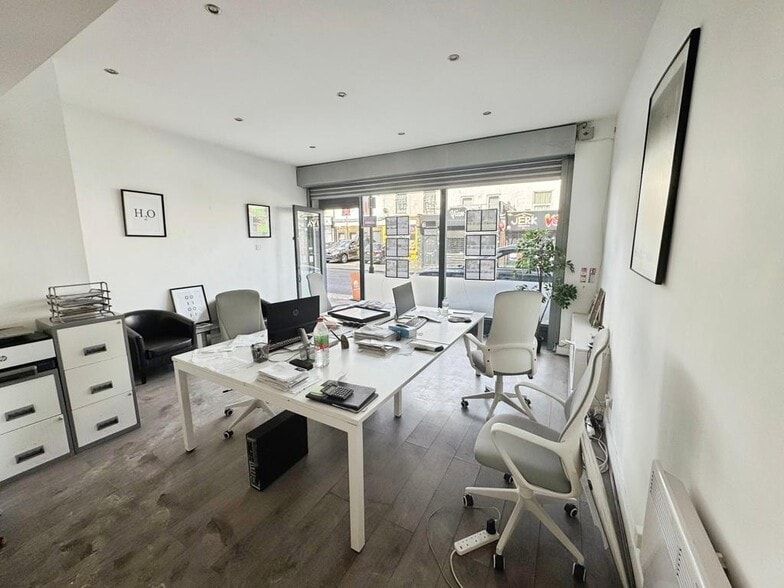 10-18 Portland Rd, London for lease - Building Photo - Image 2 of 4