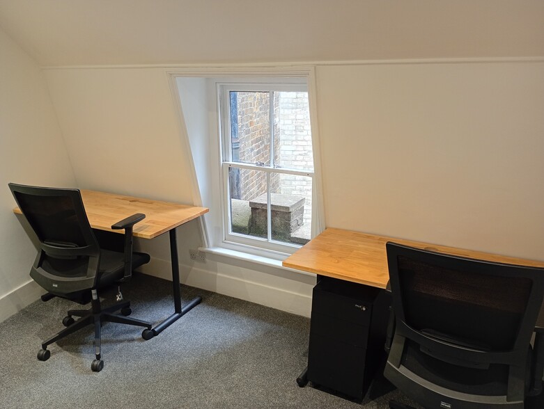 Cliffords Inn Passage, London for lease - Interior Photo - Image 2 of 11