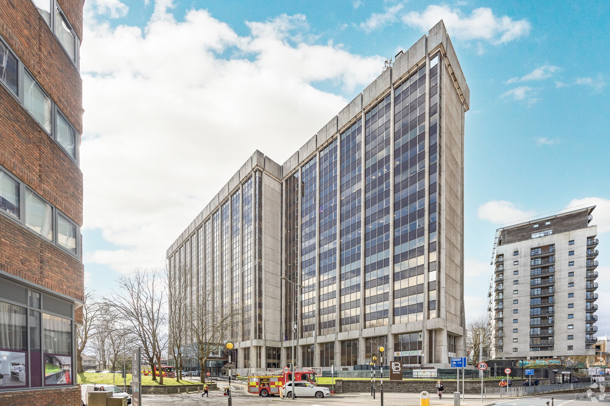 2 Fitzalan Rd, Cardiff for lease Primary Photo- Image 1 of 65