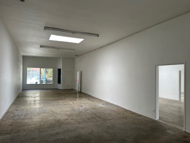 11012 Magnolia Blvd, North Hollywood, CA for lease - Building Photo - Image 2 of 8