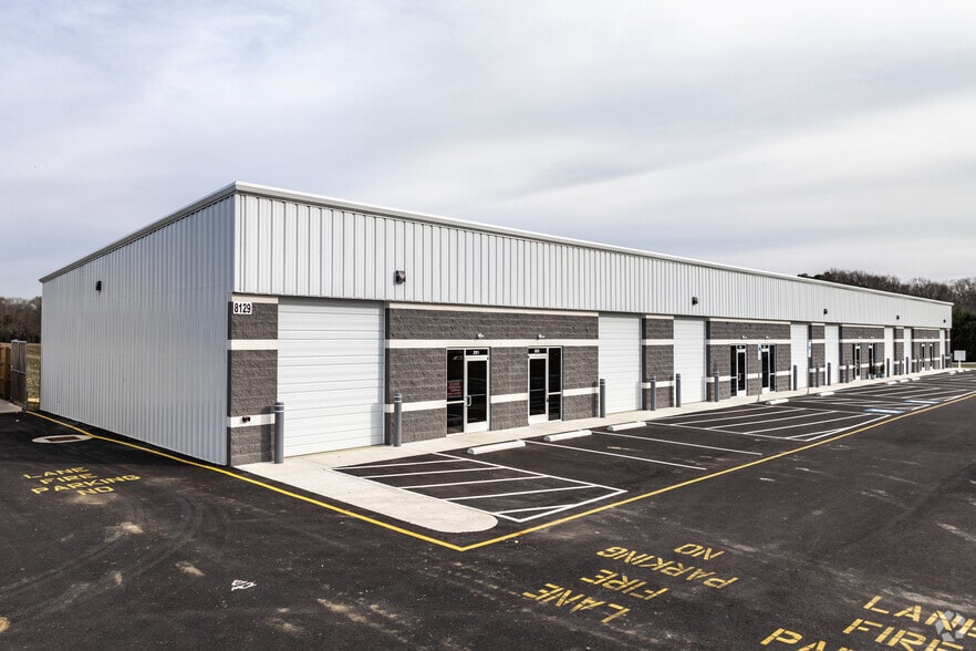 8129 Pine Ridge Rd, Mechanicsville, VA for lease - Primary Photo - Image 1 of 19