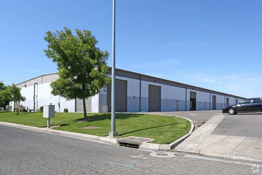 528 Noble St, Madera, CA for lease - Building Photo - Image 1 of 5