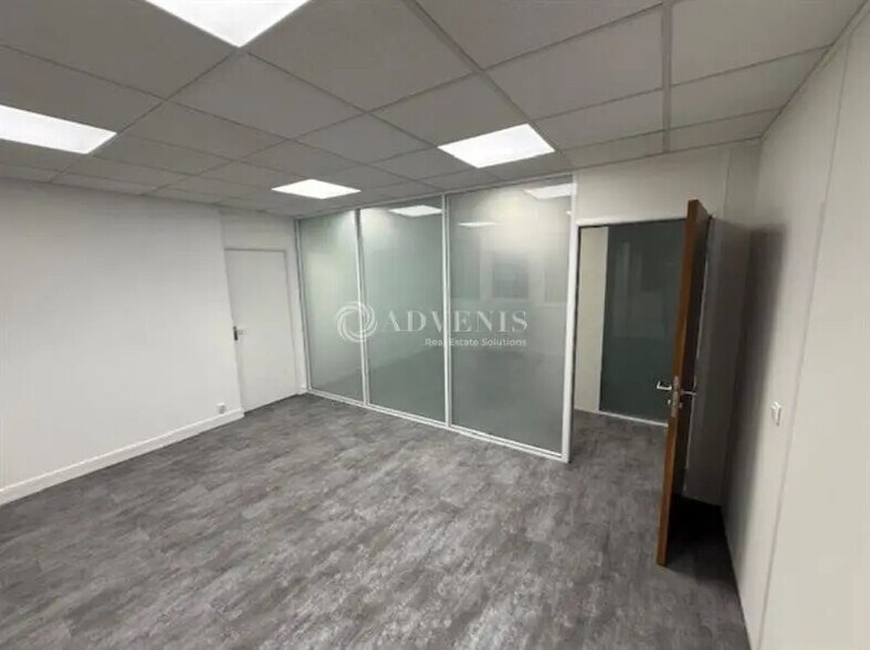 Industrial in Louvres for lease - Interior Photo - Image 3 of 7