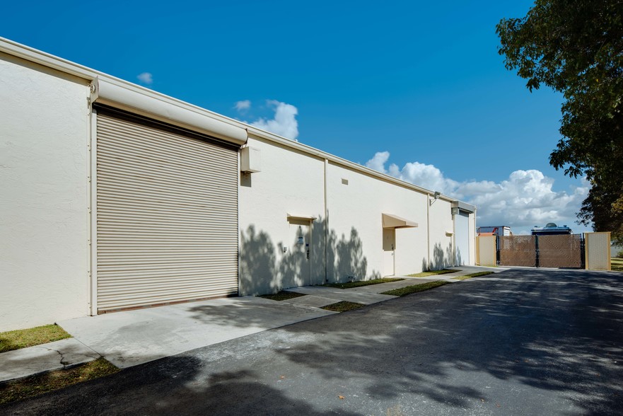 11950 NW 39th St, Coral Springs, FL for lease - Building Photo - Image 2 of 4