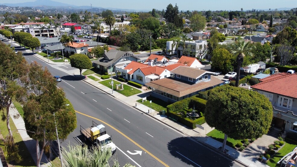 932 E Chapman Ave, Orange, CA for sale - Building Photo - Image 2 of 23