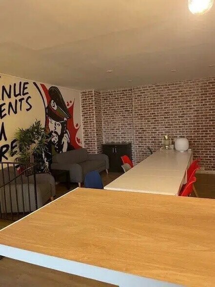 Office in Paris for lease - Building Photo - Image 2 of 8