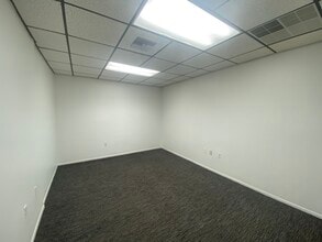 4301 32nd St, Bradenton, FL for lease Interior Photo- Image 2 of 6