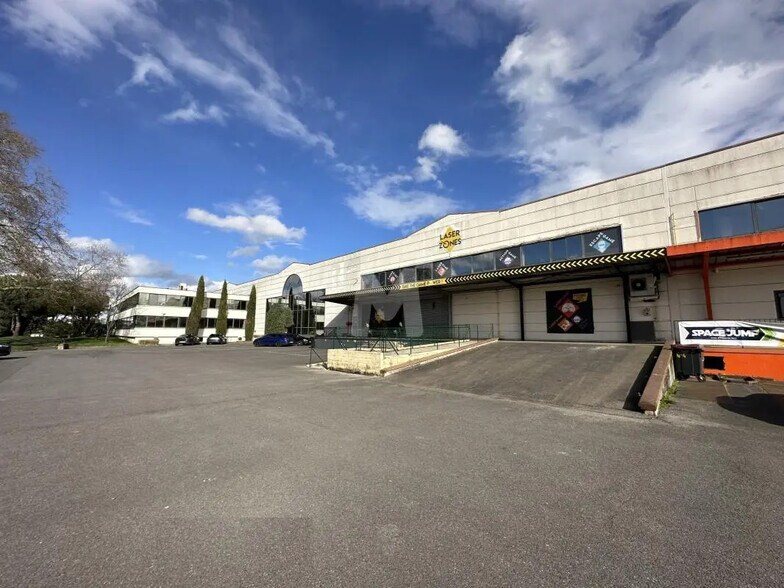 Flex in Évry-Courcouronnes for lease - Building Photo - Image 1 of 9