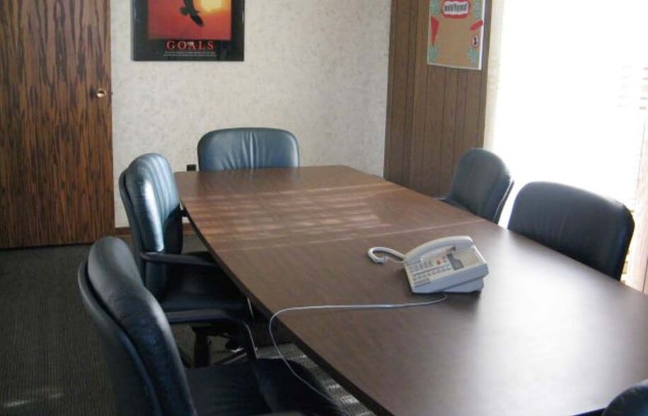 300 First Ave, Rock Falls, IL for lease - Interior Photo - Image 3 of 15