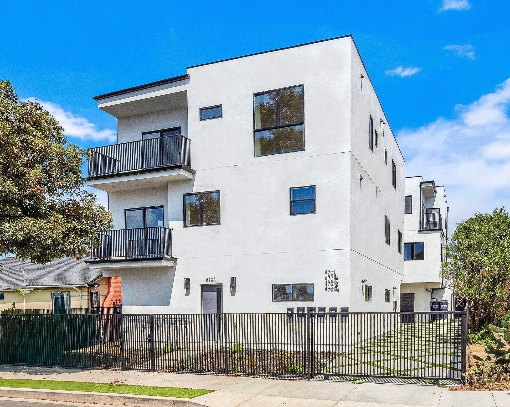 4701 Saturn St, Los Angeles, CA for sale Primary Photo- Image 1 of 39