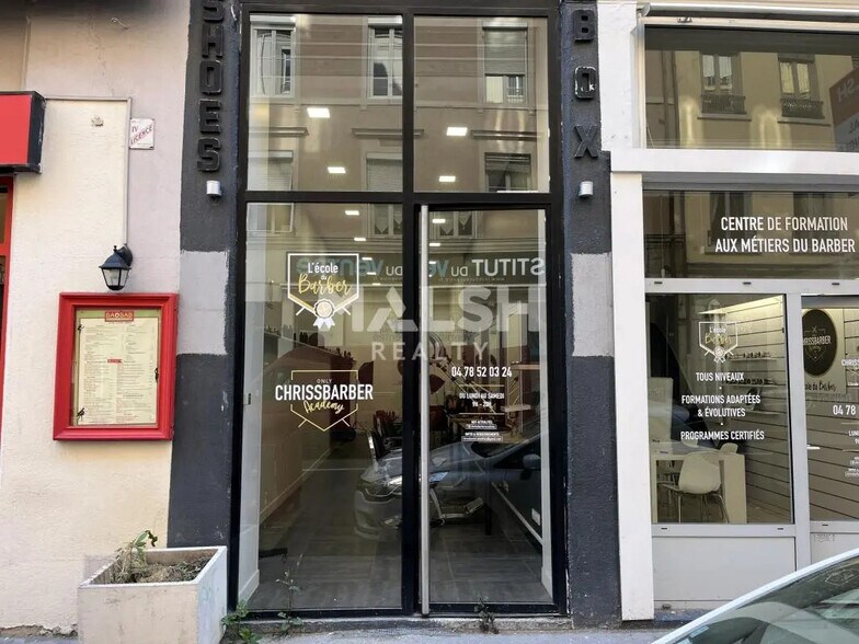 Flex in Lyon for lease - Building Photo - Image 1 of 3