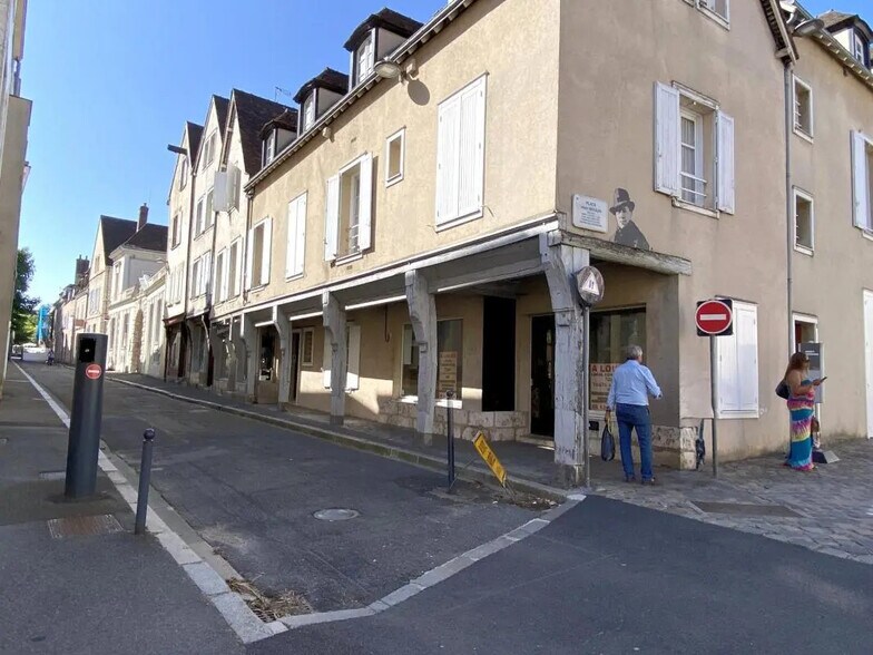 Retail in Chartres for lease - Building Photo - Image 2 of 17