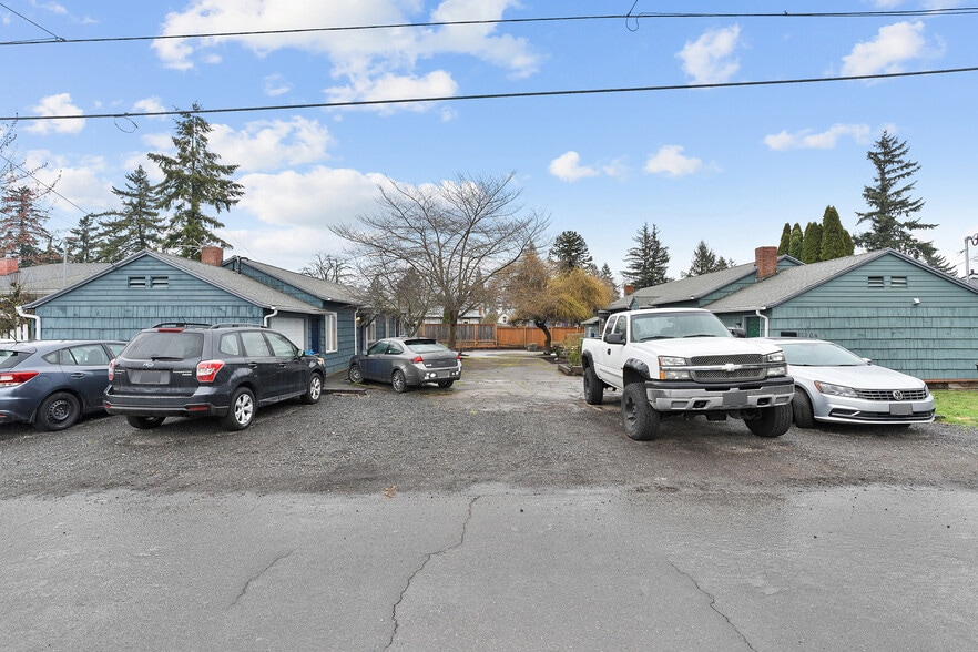 28 Unit Portfolio Offering portfolio of 3 properties for sale on LoopNet.com - Building Photo - Image 3 of 16