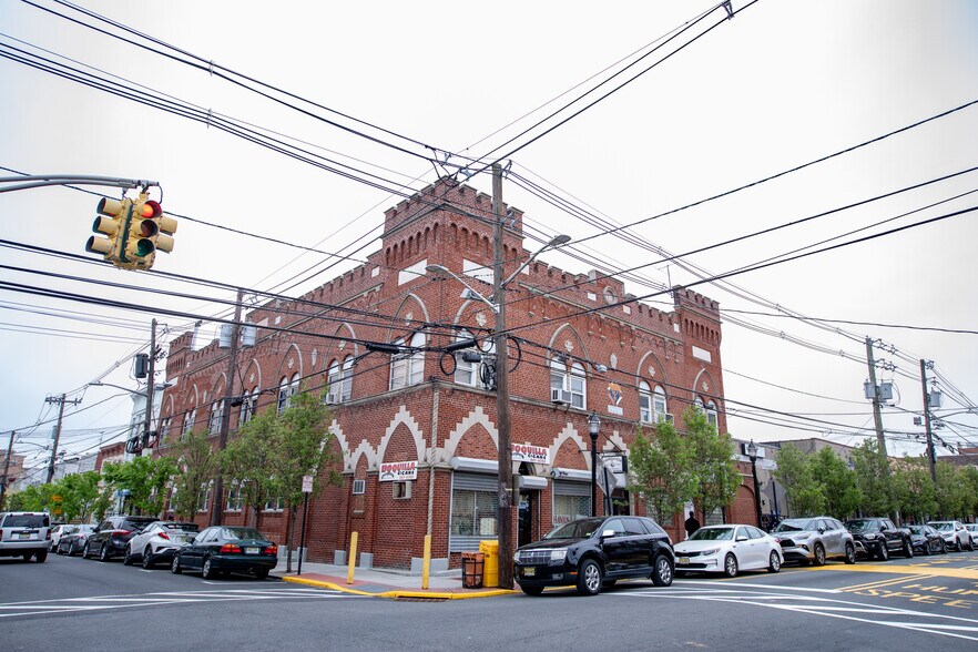 2314 Summit Ave, Union City, NJ 07087