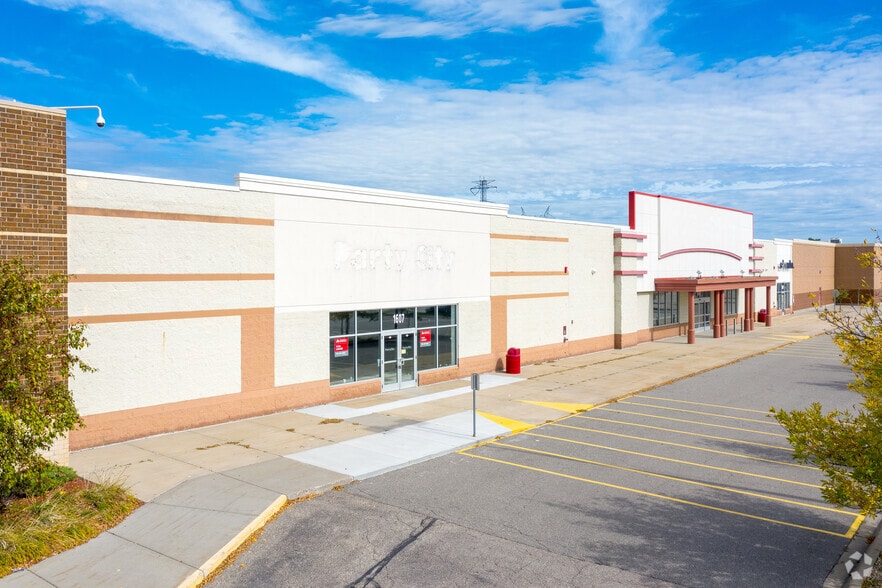 1529-1667 17th Ave E, Shakopee, MN for sale - Primary Photo - Image 1 of 1