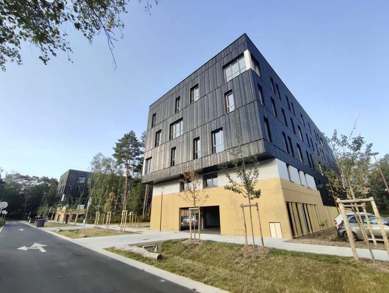 Office in Petit-Couronne for lease - Building Photo - Image 2 of 7