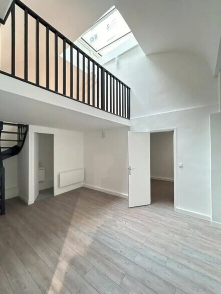 Office in Paris for lease - Interior Photo - Image 3 of 8