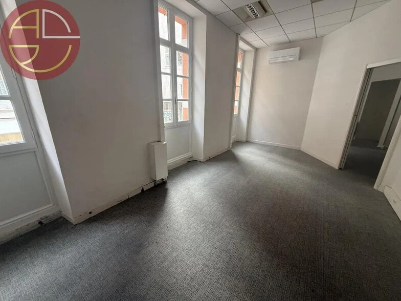 Office in Toulouse for lease - Interior Photo - Image 1 of 5
