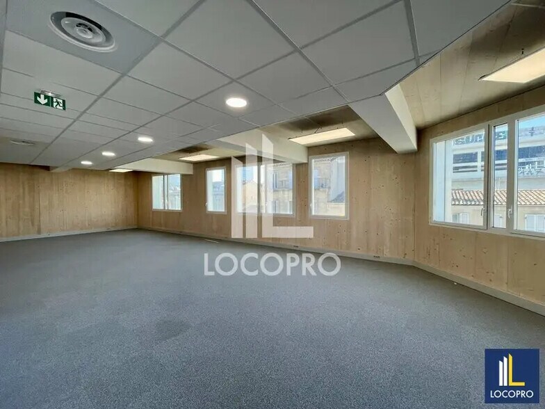 Office in Marseille for sale - Interior Photo - Image 2 of 6
