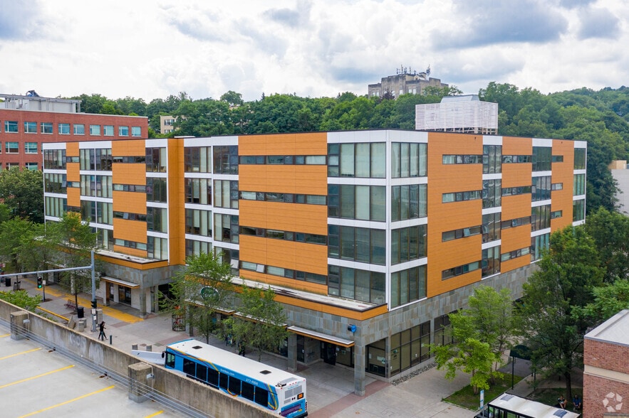 131 E Green St, Ithaca, NY for lease - Primary Photo - Image 1 of 25