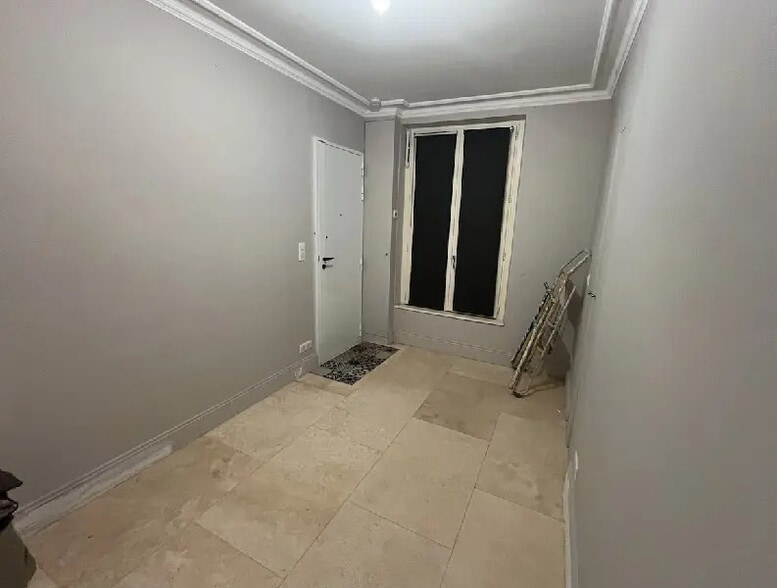 Retail in Paris for lease - Interior Photo - Image 3 of 9