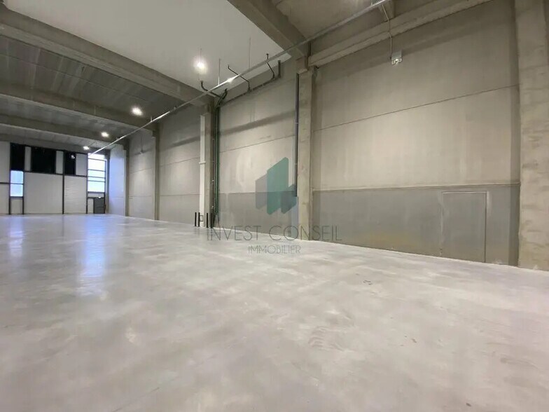 Office in Nanterre for lease - Building Photo - Image 2 of 7