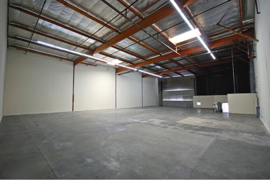 241-317 E Redondo Beach Blvd, Gardena, CA for lease - Building Photo - Image 2 of 15