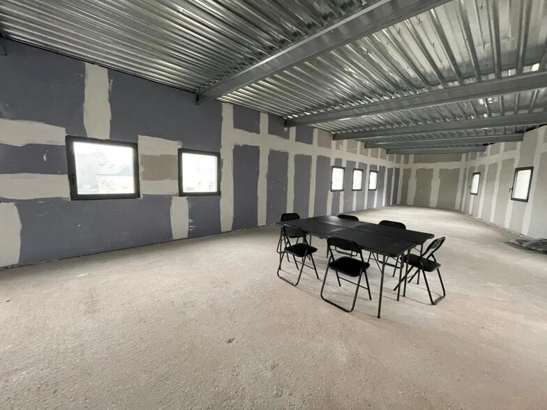 Office in Évreux for sale - Interior Photo - Image 2 of 5