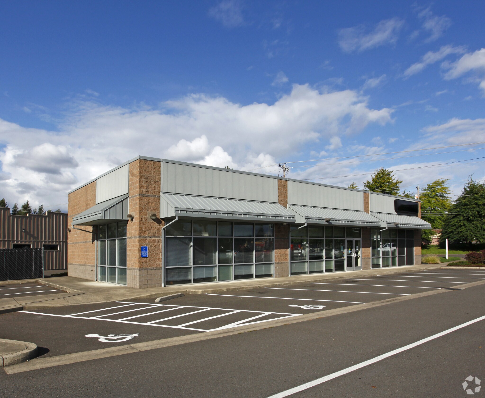 5325 Commercial St SE, Salem, OR 97306