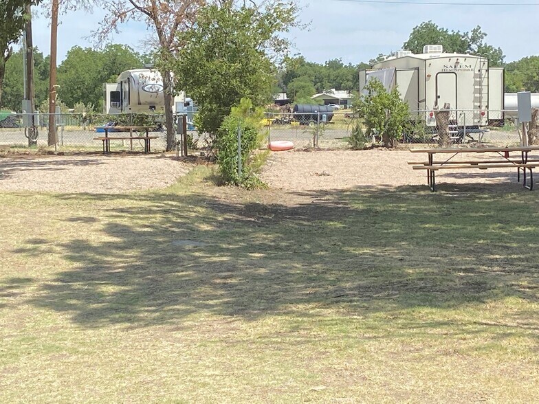 1114 N 1st St, Haskell, TX 79521 Silver Star RV Park