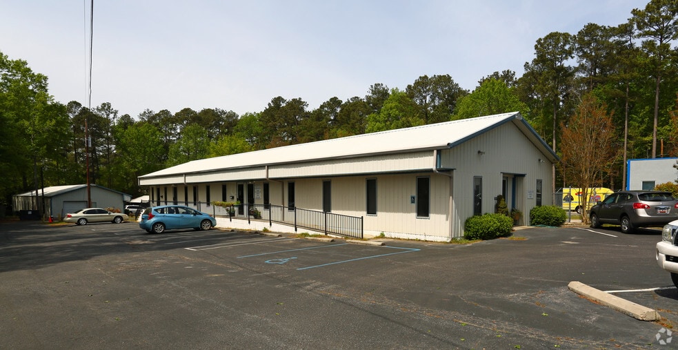 Fully leased 3 building flex center portfolio of 3 properties for sale on LoopNet.com - Primary Photo - Image 2 of 3