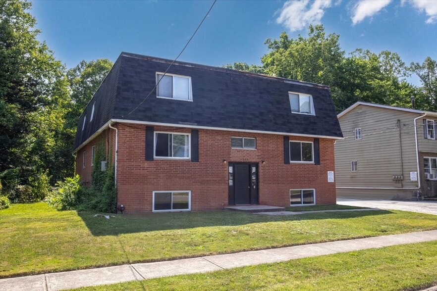 1803 Cromwell Dr, Akron, OH for sale - Building Photo - Image 3 of 33