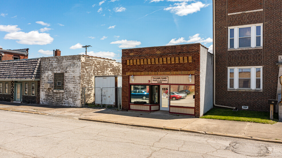 118 W Chestnut St, Gillespie, IL for sale - Building Photo - Image 1 of 1