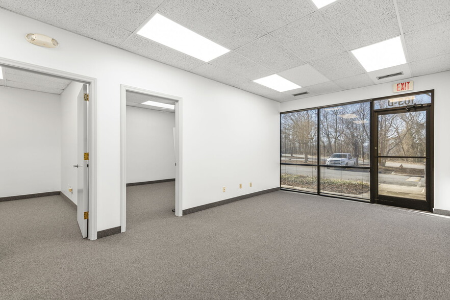 103 Creek Ridge Rd, Greensboro, NC for lease - Interior Photo - Image 3 of 8