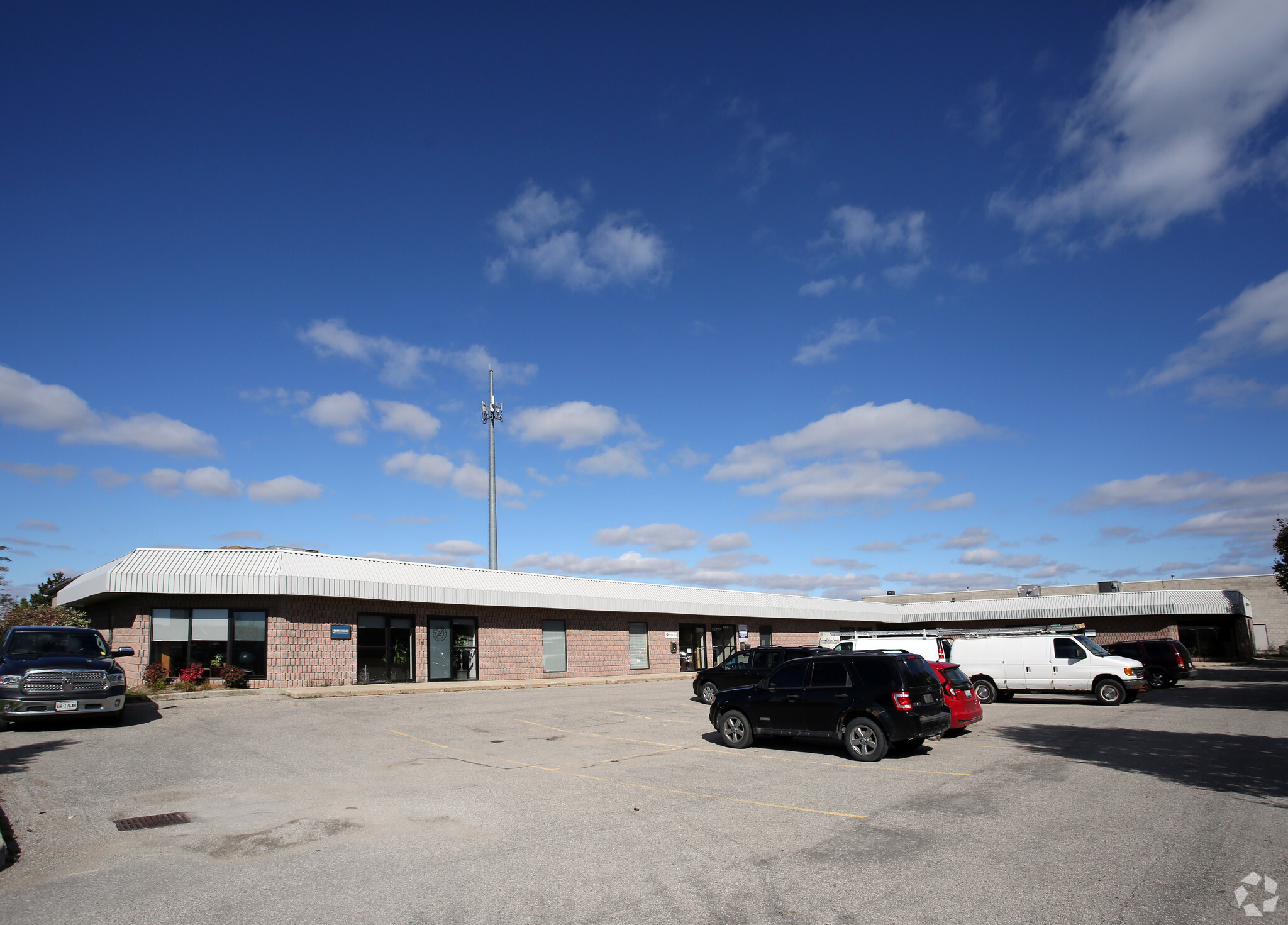 1885 Blue Heron Dr, London, ON for lease Primary Photo- Image 1 of 3