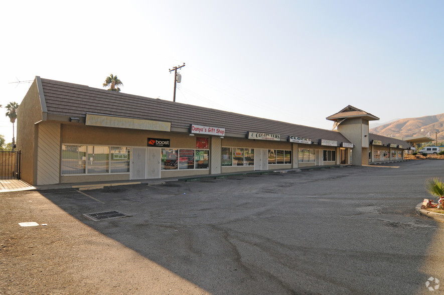 2102-2142 Palm Ave, Highland, CA for lease - Building Photo - Image 3 of 18