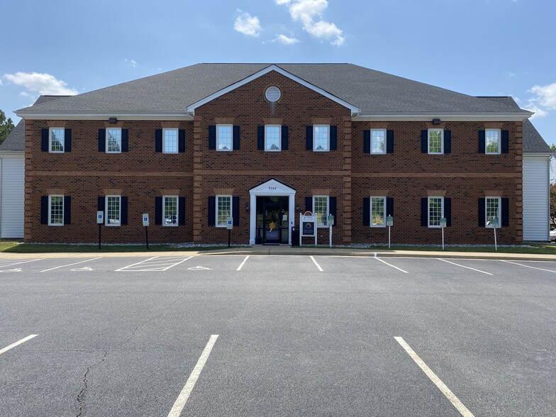 9562 Kings Charter Dr, Ashland, VA for lease - Primary Photo - Image 1 of 7