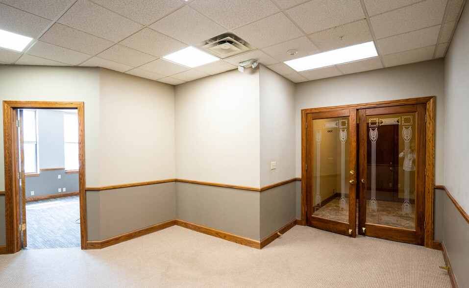 919 S Harrison St, Fort Wayne, IN for lease - Interior Photo - Image 2 of 8