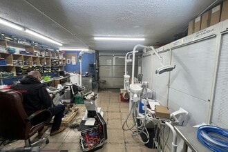 Tweed Rd, Clevedon for lease Interior Photo- Image 2 of 5