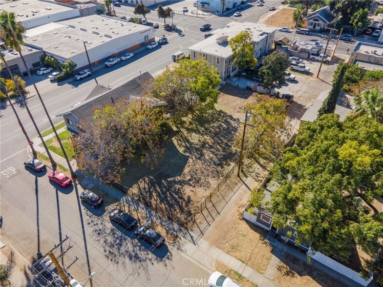 335 N Gordon St, Pomona, CA for sale - Building Photo - Image 3 of 7