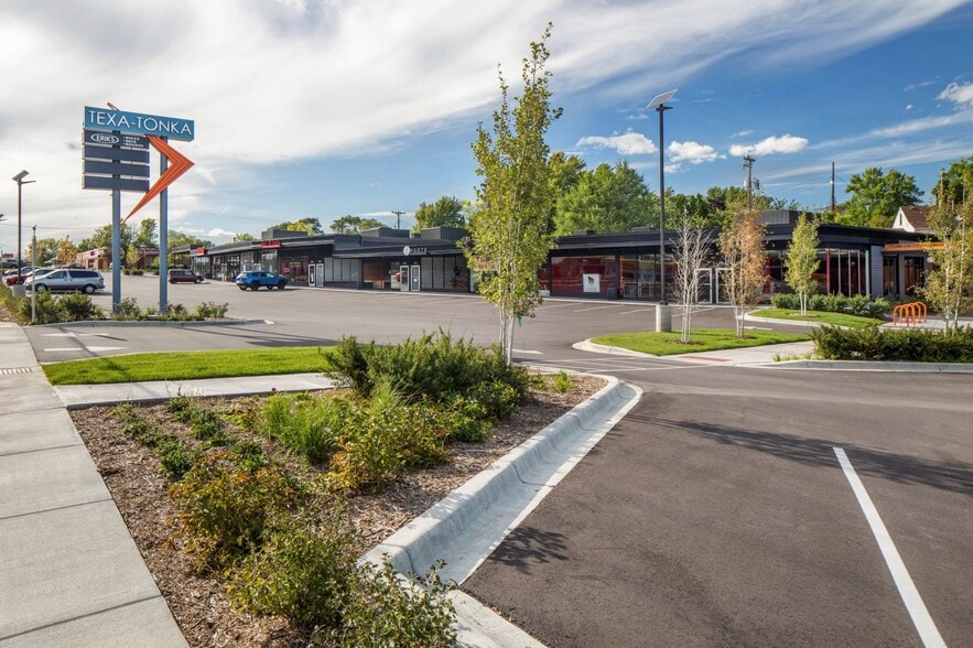 8000-8140 Minnetonka Blvd, Minneapolis, MN for lease - Building Photo - Image 1 of 3