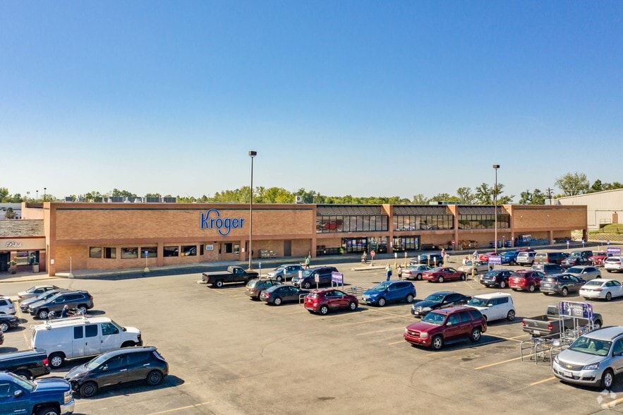 625-725 W Central Ave, Springboro, OH for lease - Building Photo - Image 1 of 8