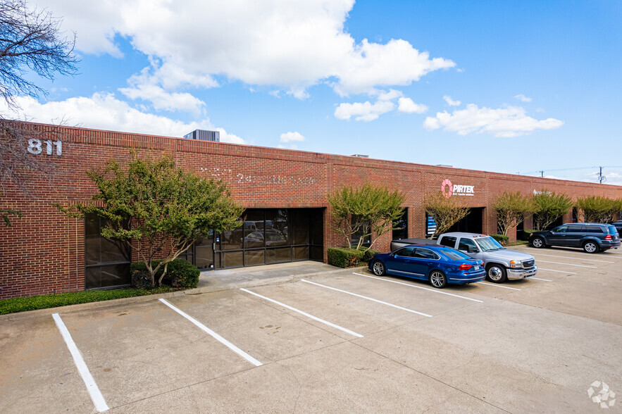 811 E Plano Pky, Plano, TX for lease - Building Photo - Image 3 of 6