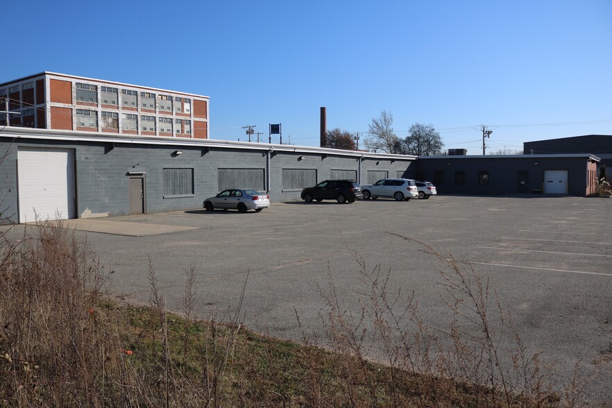 620 Beaulieu St, Holyoke, MA for lease - Building Photo - Image 2 of 6